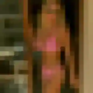 Adelaide, 28 ans, connectée à Lons pour une rencontre coquine
