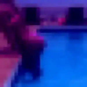 Yannick, fille de 19 ans propose rencontre sexy à Peyrolles-en-Provence