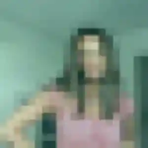 Uranie, 28 ans, en ligne à Saint-Zacharie pour une rencontre coquine