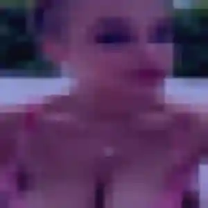 Karen (22 ans) à Vienne attend une rencontre ce soir